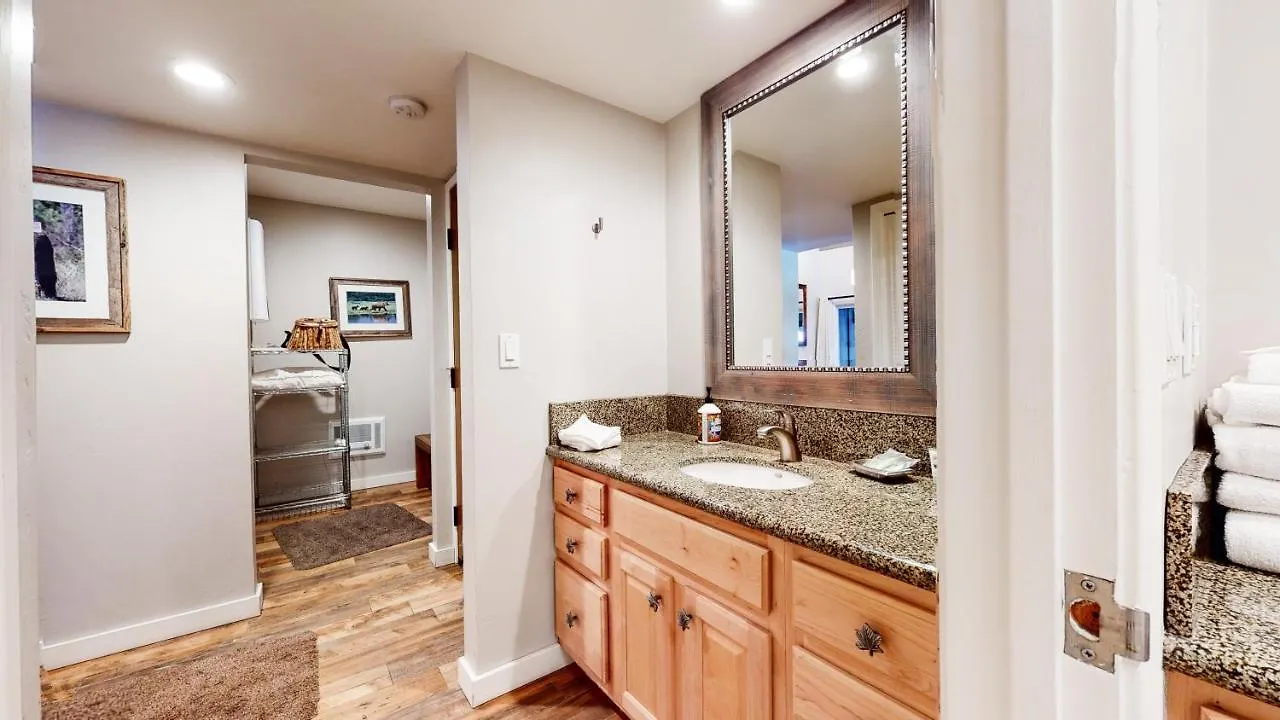 Mammoth Estates Condo - Free Parking & Pet Friendly Mammoth Lakes