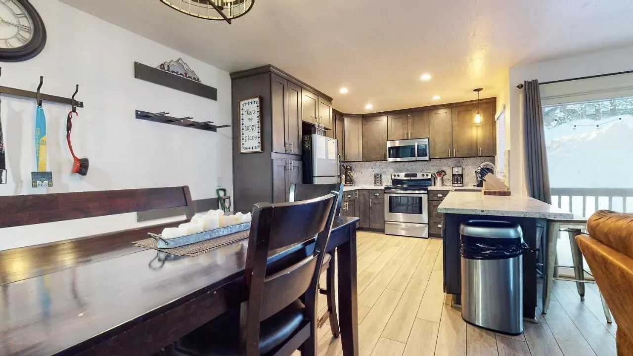 Mammoth Estates Condo - Free Parking & Pet Friendly Mammoth Lakes