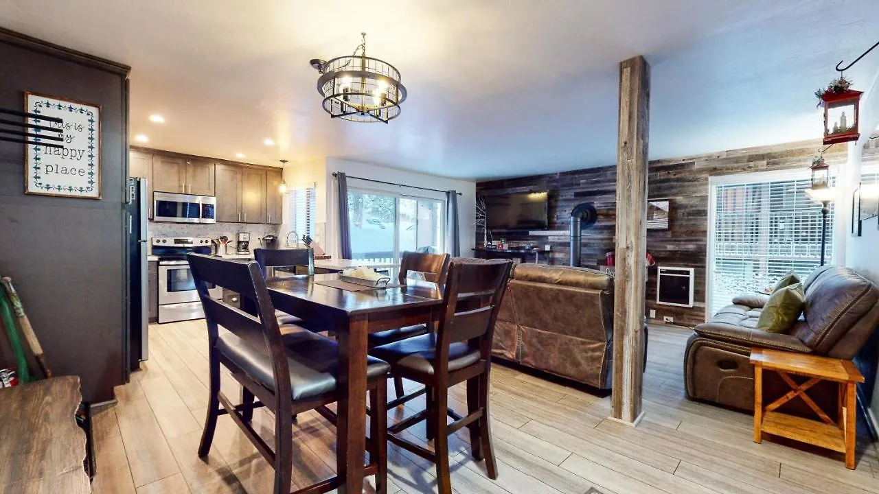 Mammoth Estates Condo - Free Parking & Pet Friendly Mammoth Lakes