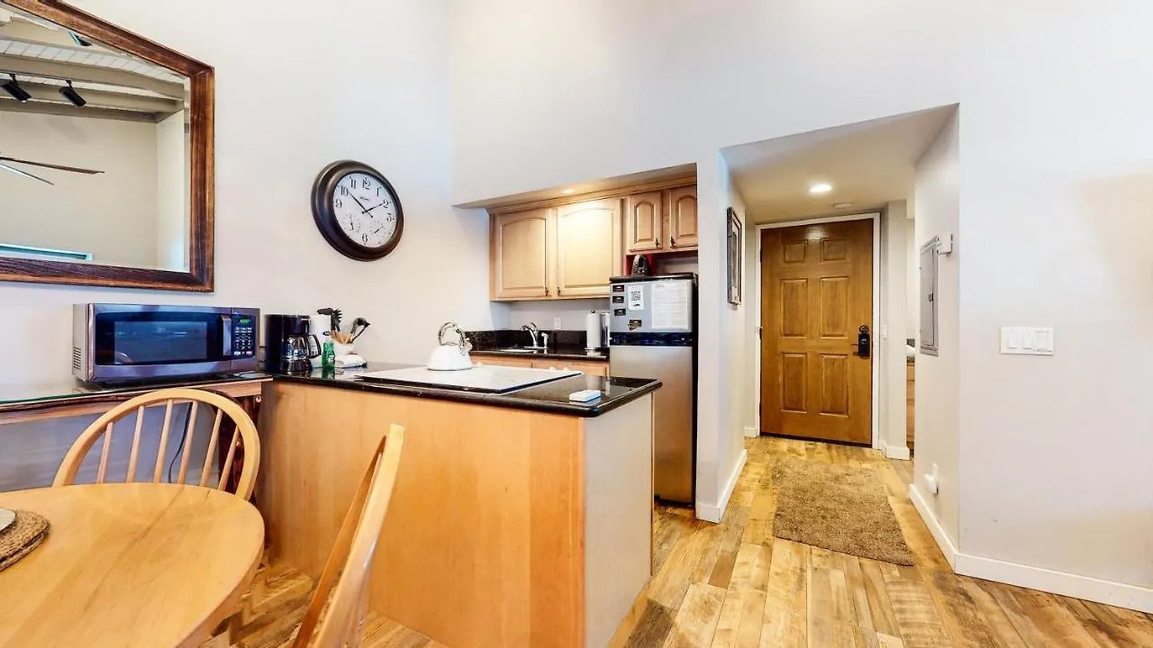 Mammoth Estates Condo - Free Parking & Pet Friendly Mammoth Lakes 0*,