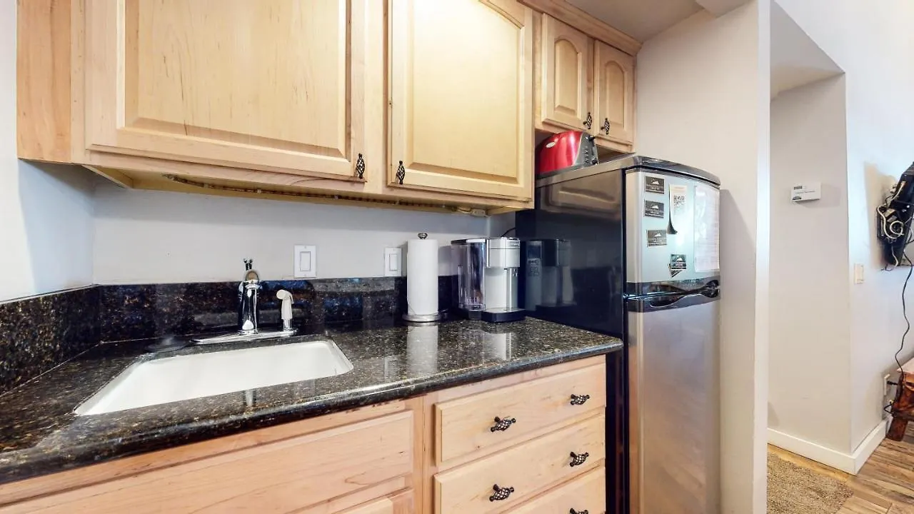 Mammoth Estates Condo - Free Parking & Pet Friendly Mammoth Lakes